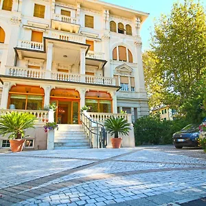 il-giardino-di-albaro.hotelitalianriviera.com/
